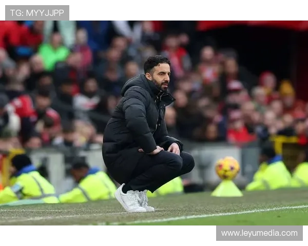 内维尔炮轰阿莫林：弃用梅努是执教曼联最大败笔